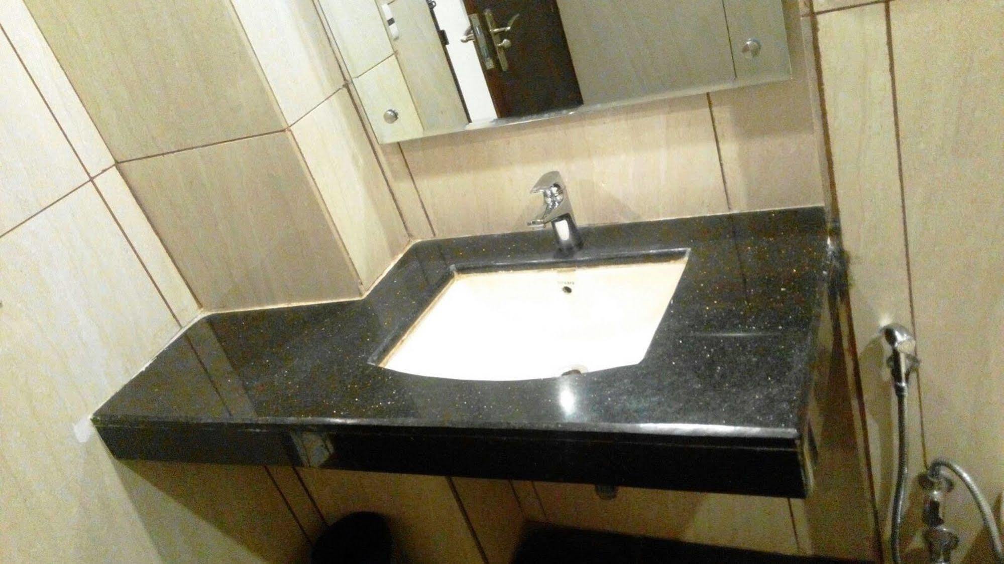 Hotel Station View Opposite New Delhi Railway المظهر الخارجي الصورة