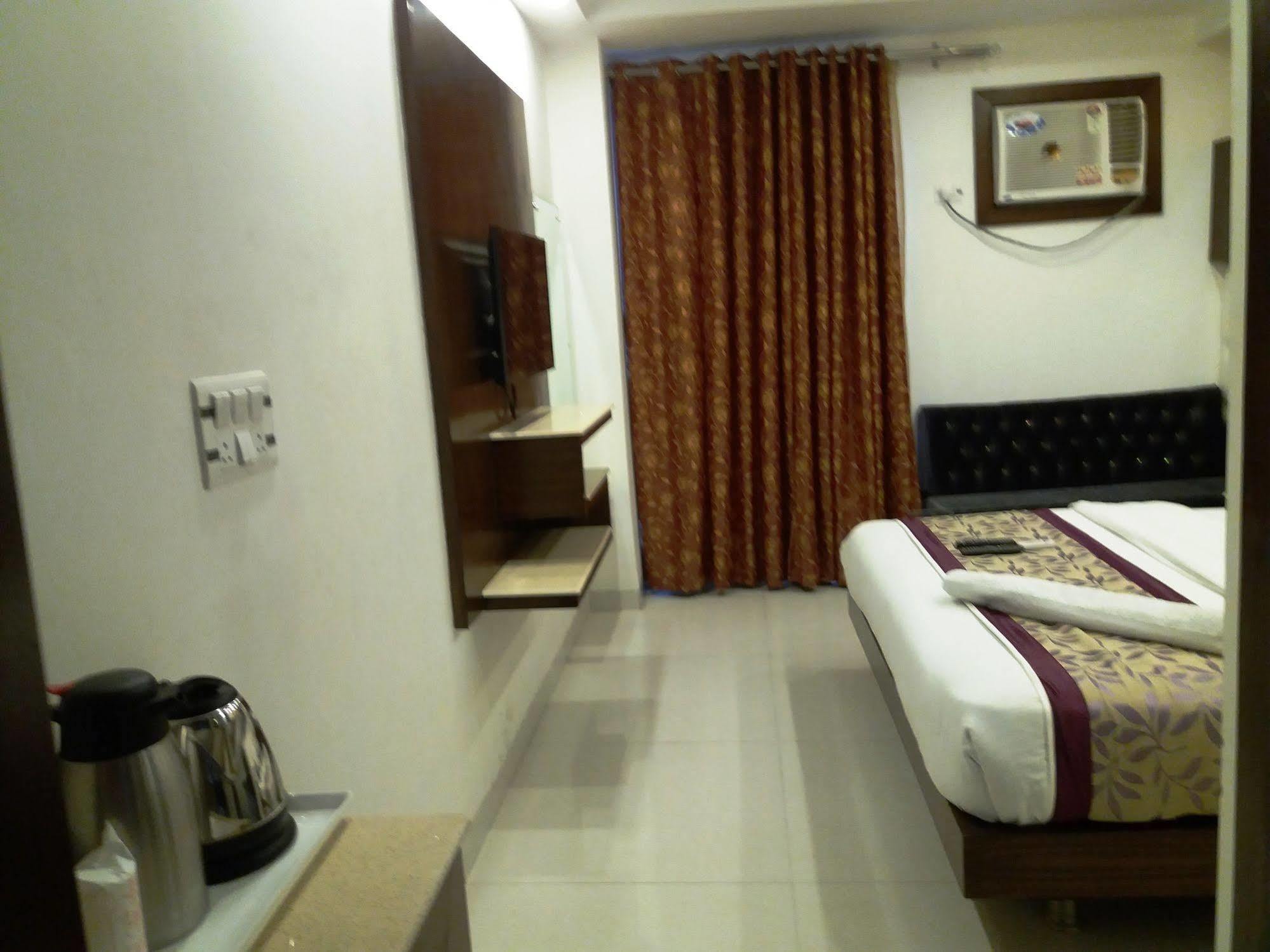 Hotel Station View Opposite New Delhi Railway المظهر الخارجي الصورة